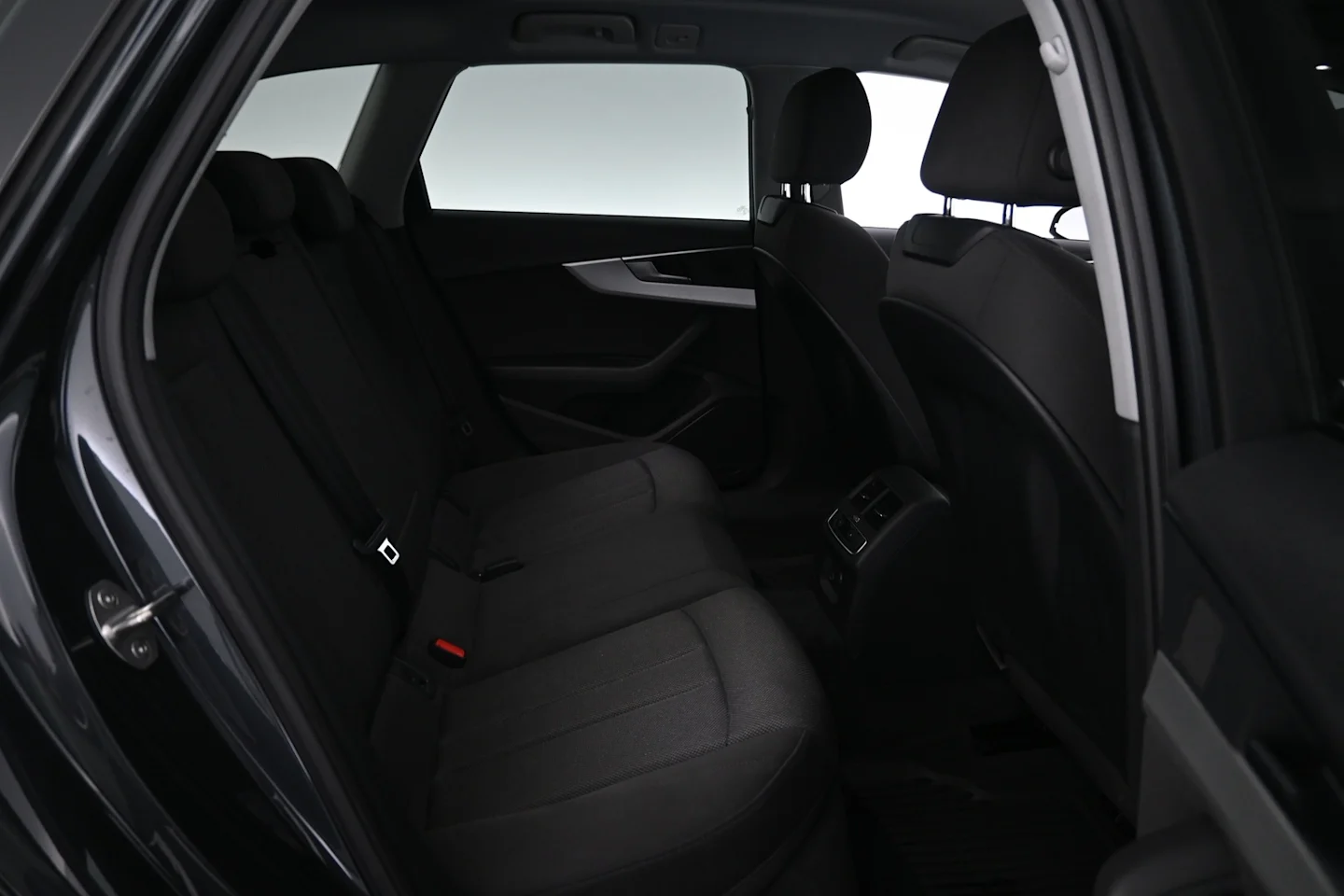 Car Image - 6u8tszWH7CVRVhg9nFHfzb