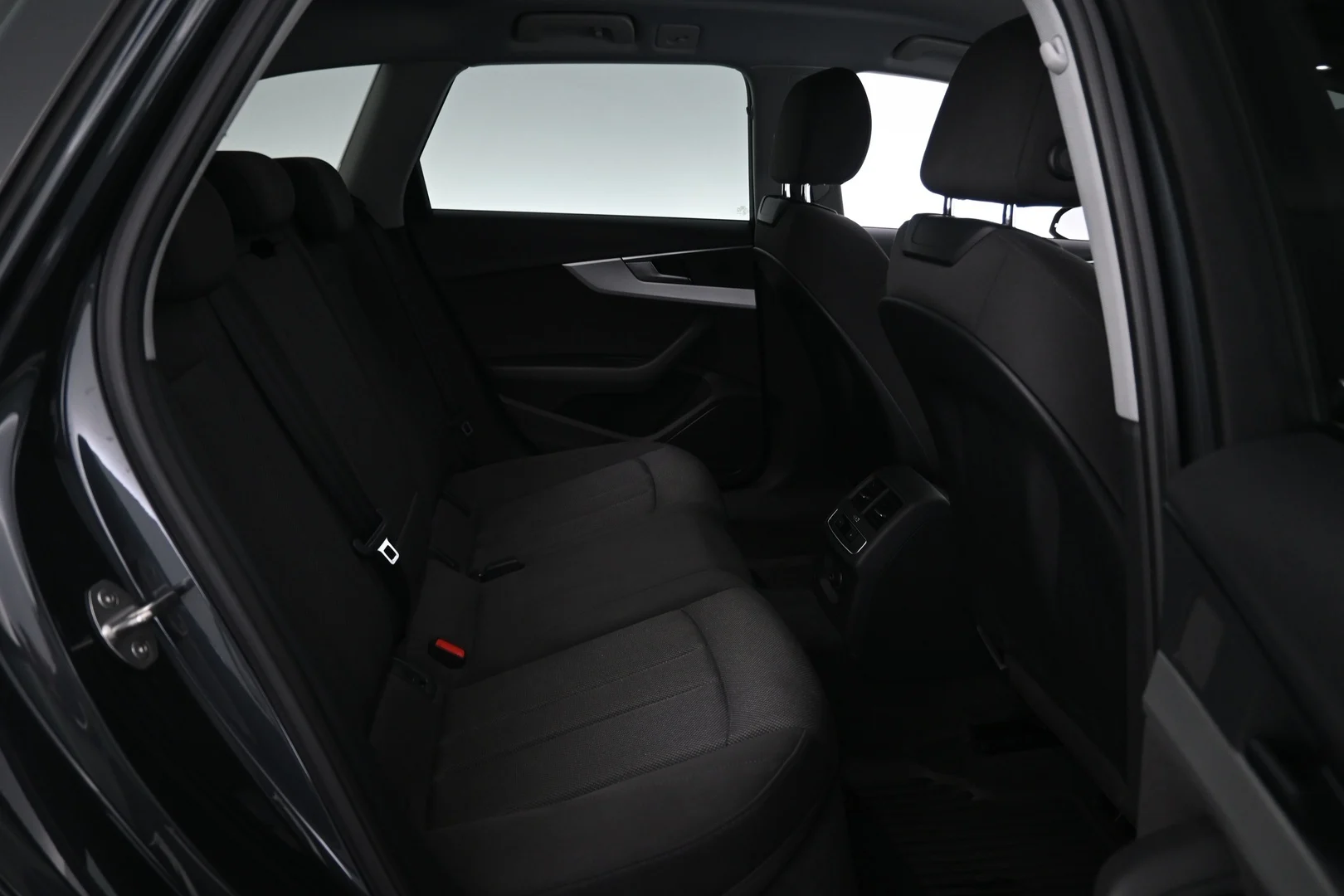 Car Image - 6u8tszWH7CVRVhg9nFHfzb