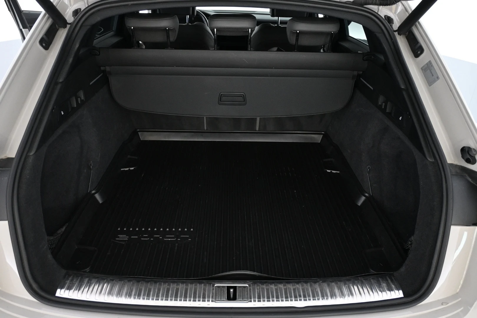 Car Image - H1GAqbb5wSGXI3Ox2HtBd