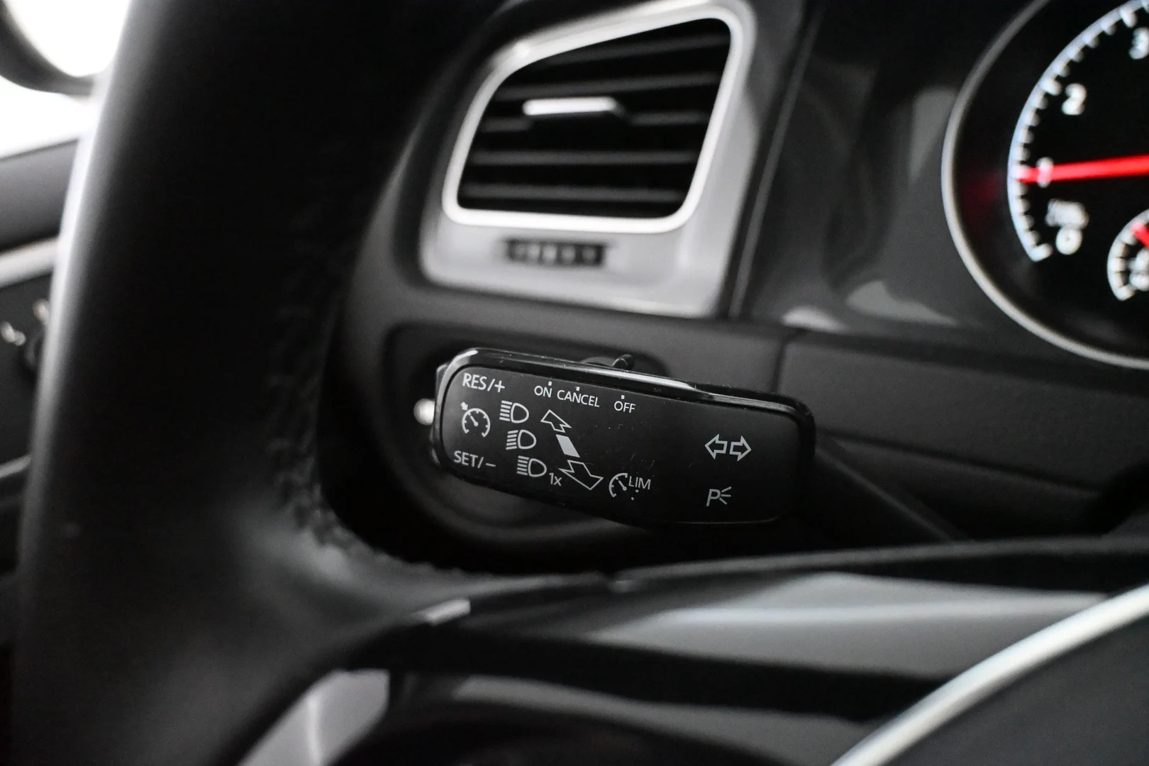 Car Image - 7hx2Op2ra1Ox1ngIz9KcpB