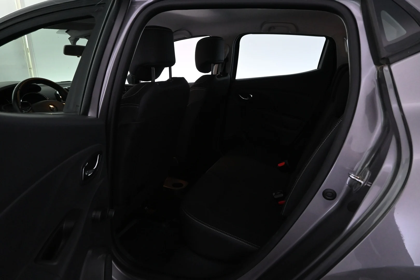 Car Image - 2zEkjIQlMg8DAaJ3yujNyO