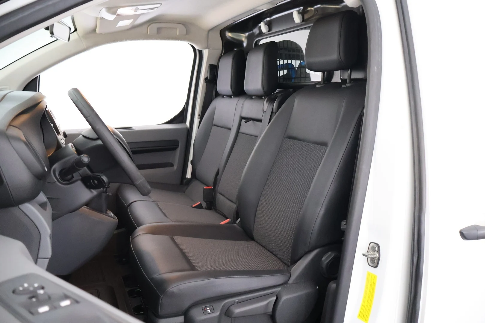 Car Image - 2lqxBzkZBElr7UM7a3KBgO