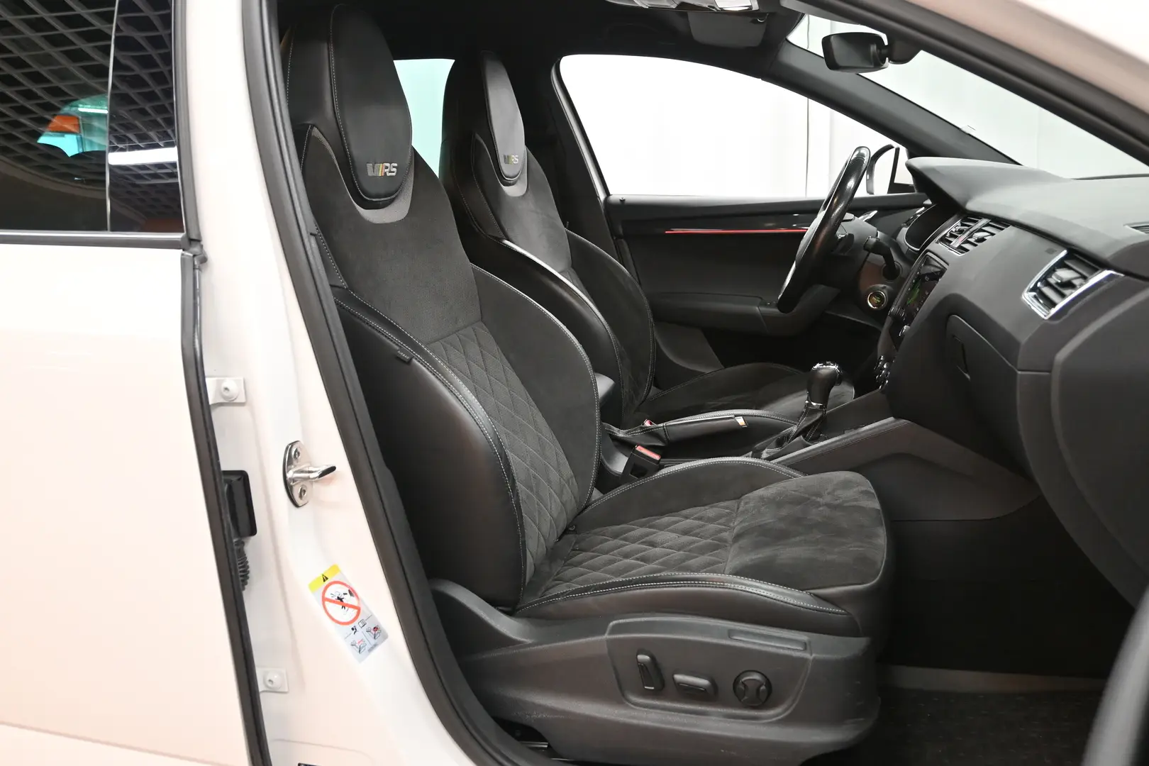 Car Image - 6Y2Ra4dwqqwawW1FA7KN50