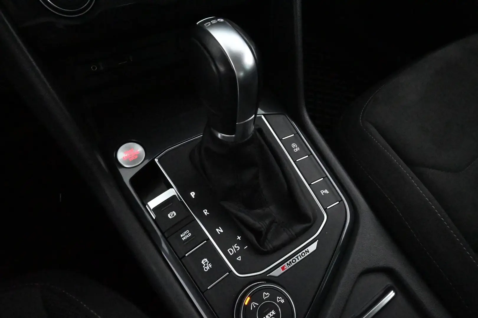 Car Image - 7roiZI2crZLgX8wKaUnJHG