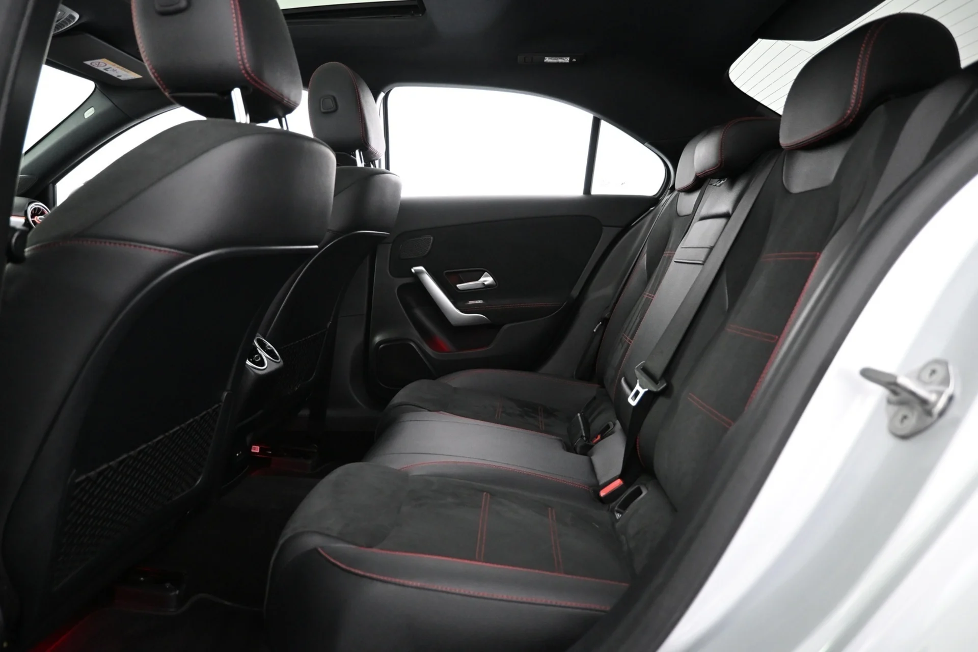 Car Image - 6OCb2r1HhRXv9CccbG1yZc