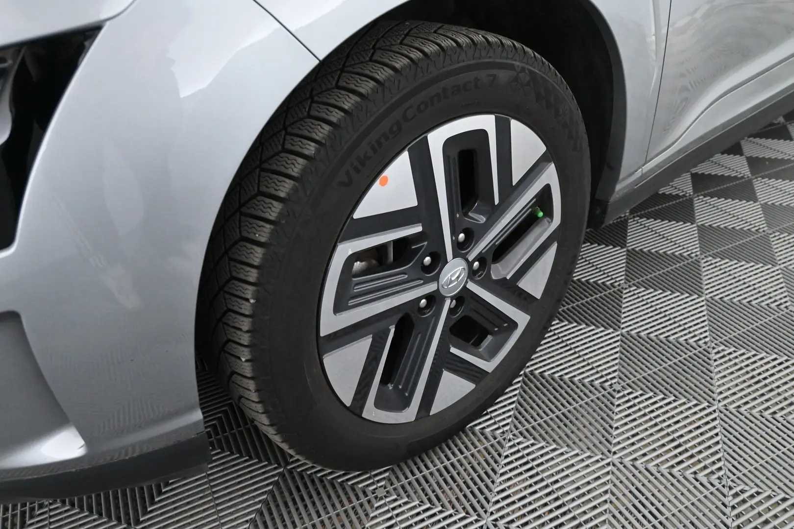 Car Image - 2CzuvYEEXWqhQ7YwKHkIqg