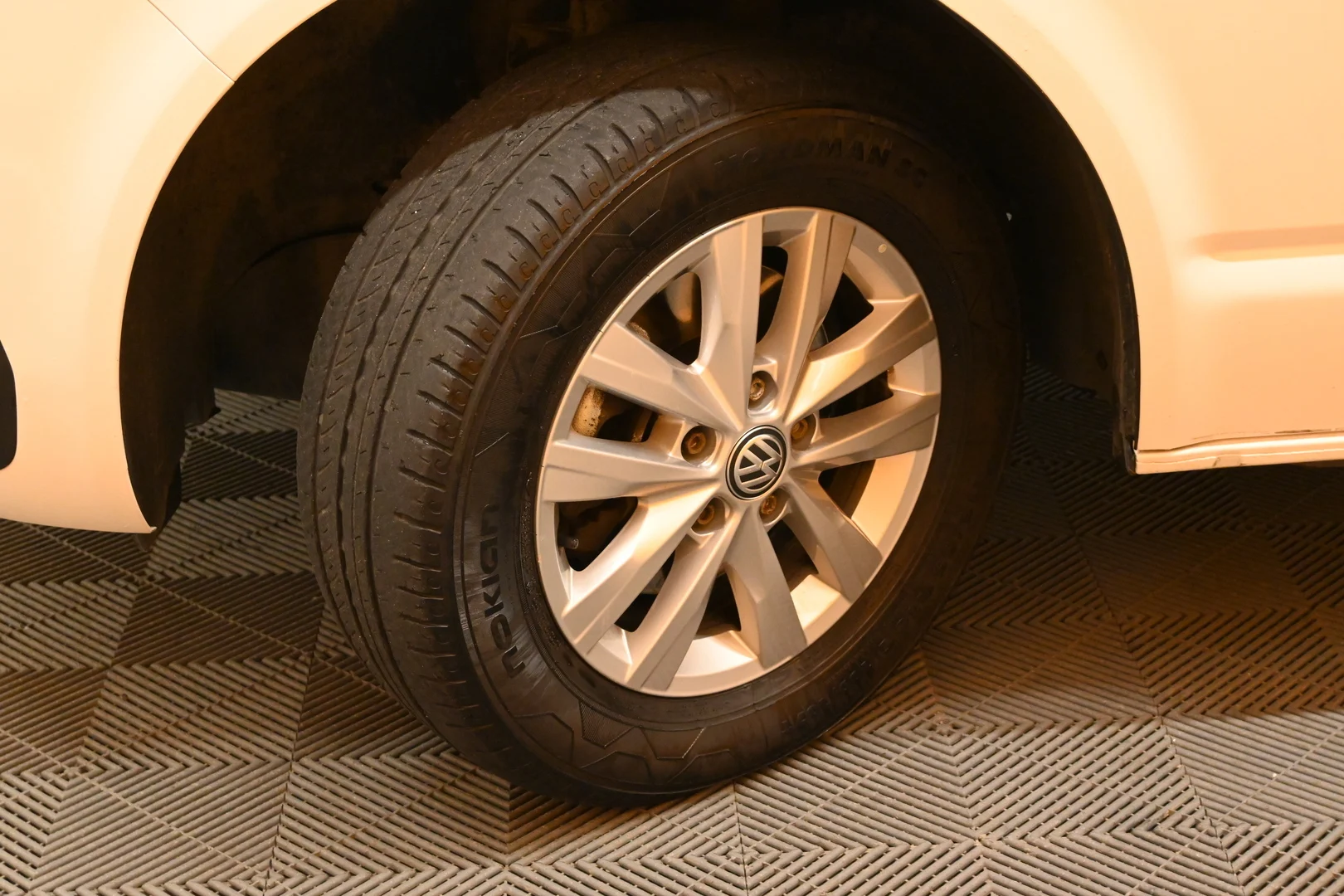 Car Image - 4JEFbKgIc7uCJ8xDqhfBPo