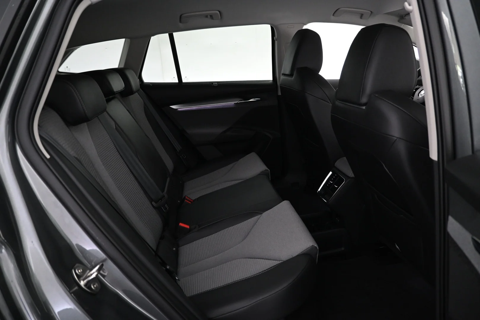 Car Image - 5ViY6oYkCKDWVPuPmtDv8m