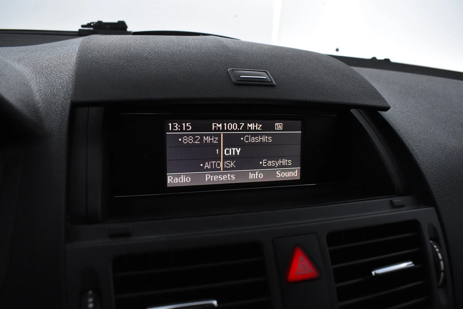Car Image - 44ZbySEl7xmF8zj8t18bZp