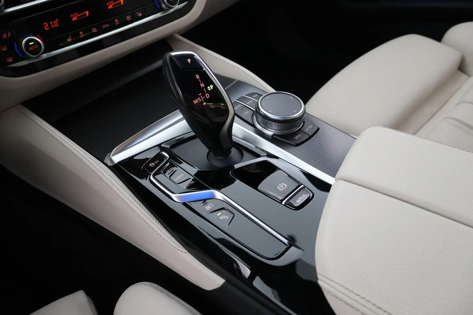 Car Image - Djc6MNlO7fIsLBGbGnamb