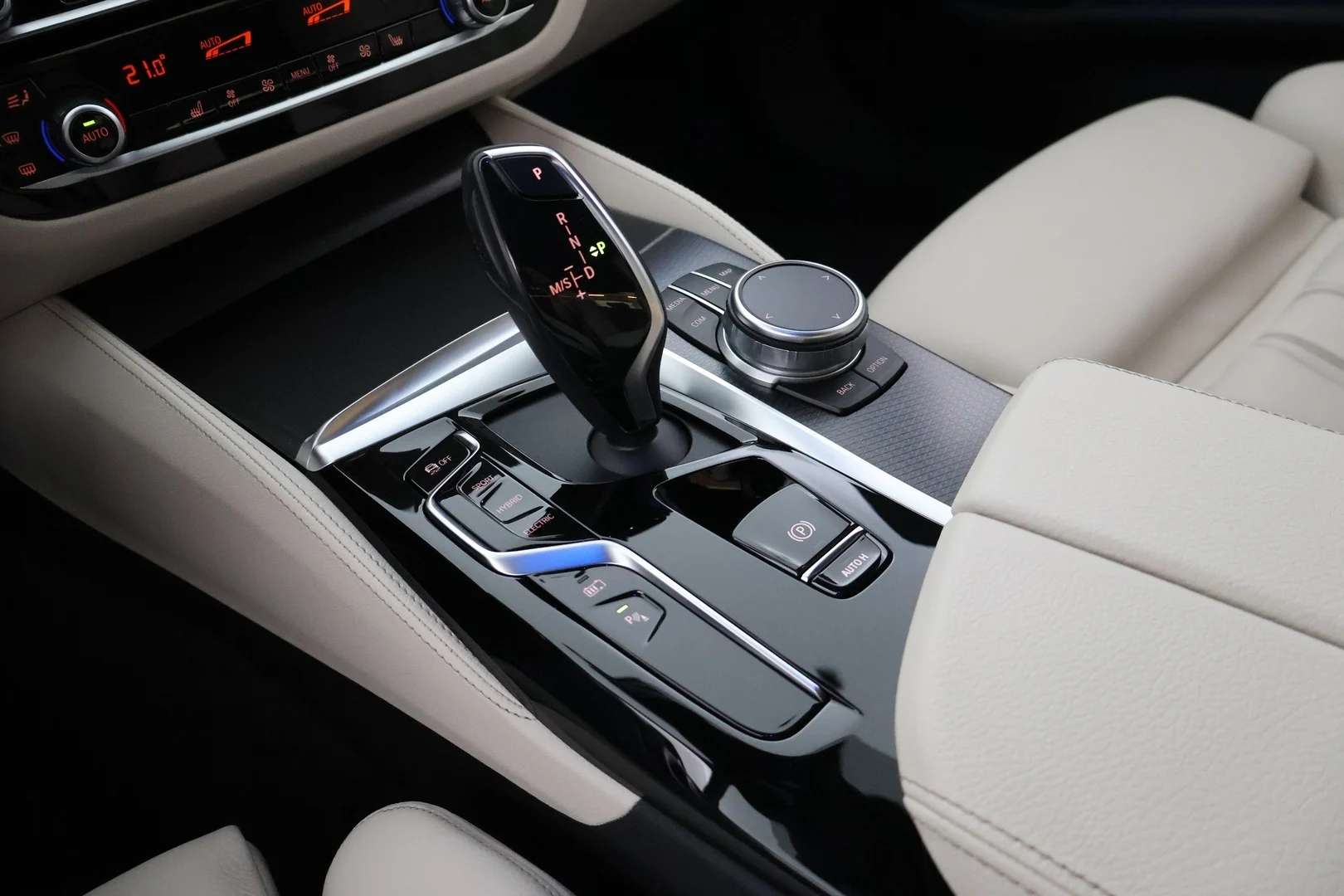 Car Image - Djc6MNlO7fIsLBGbGnamb