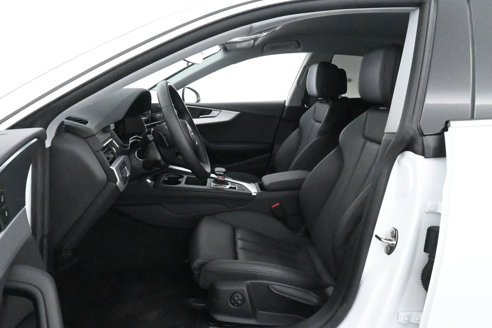 Car Image - CyON9JVkT6UArbJUaSfIK
