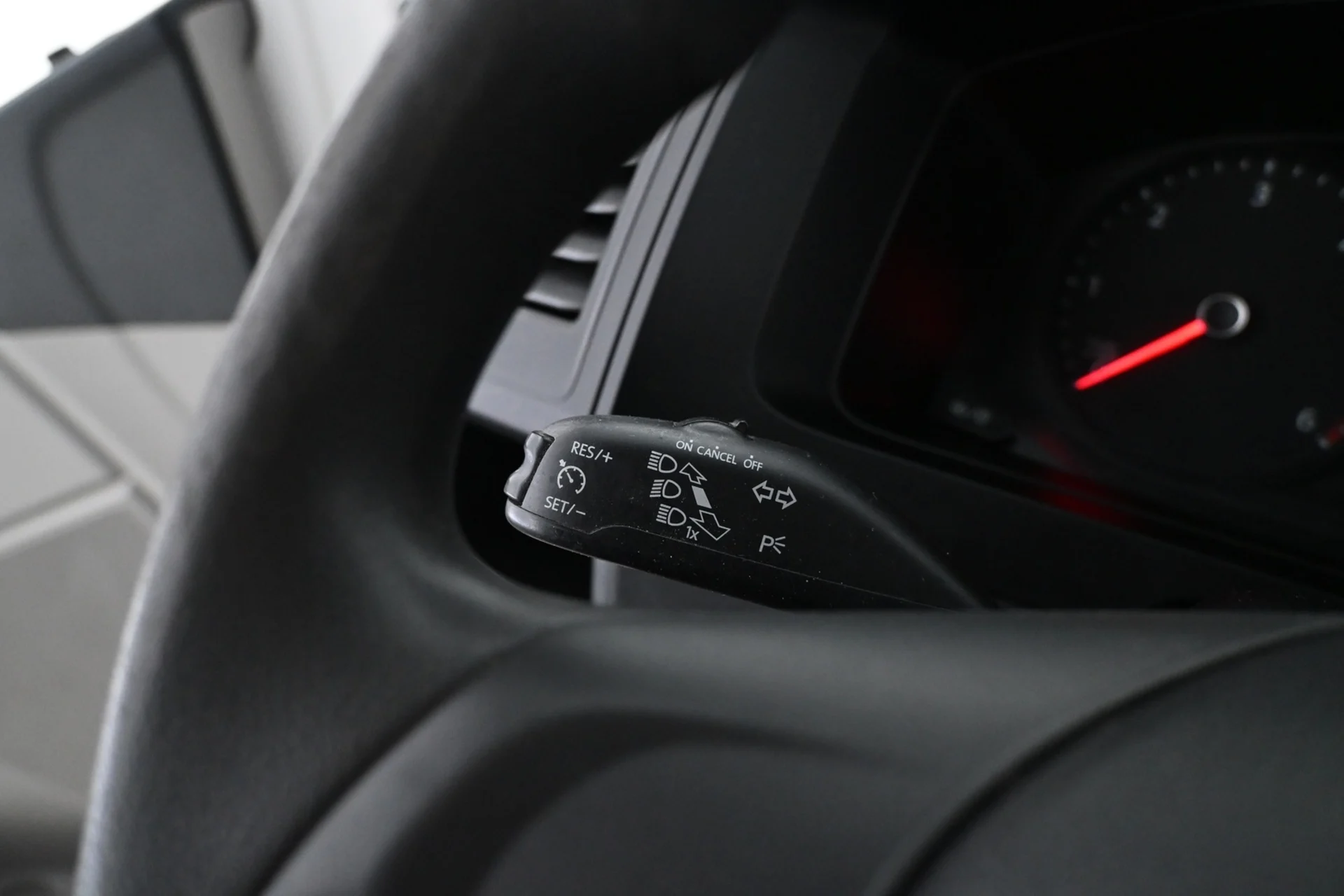 Car Image - 6ujXGNedO60OZsMQMhpd9P