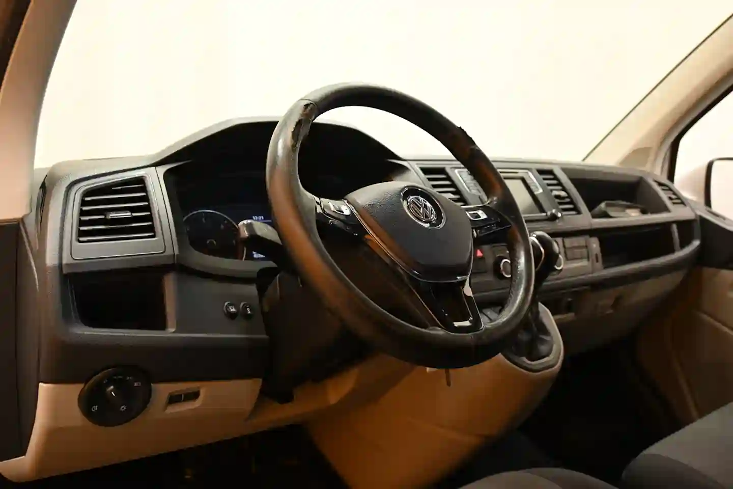 Car Image - 1S4RYQOeQbn9VoY42DLLKV