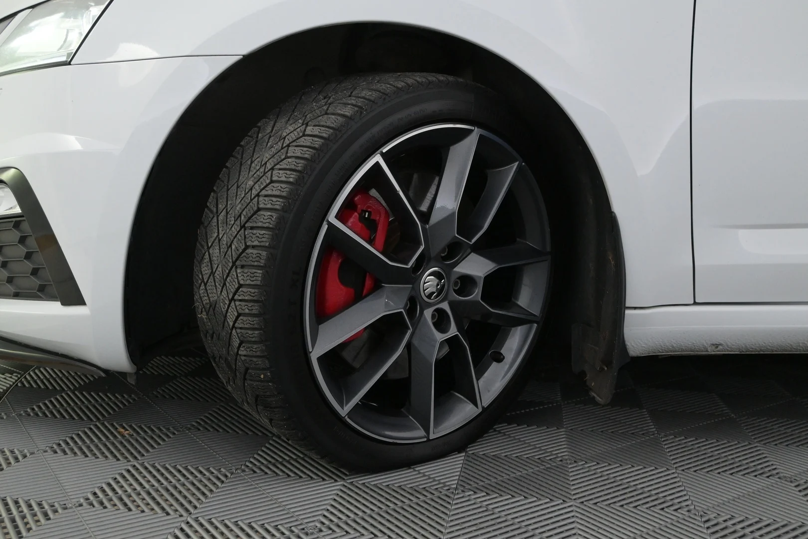 Car Image - 2i2iHQddnF7tcB31cFzRr3