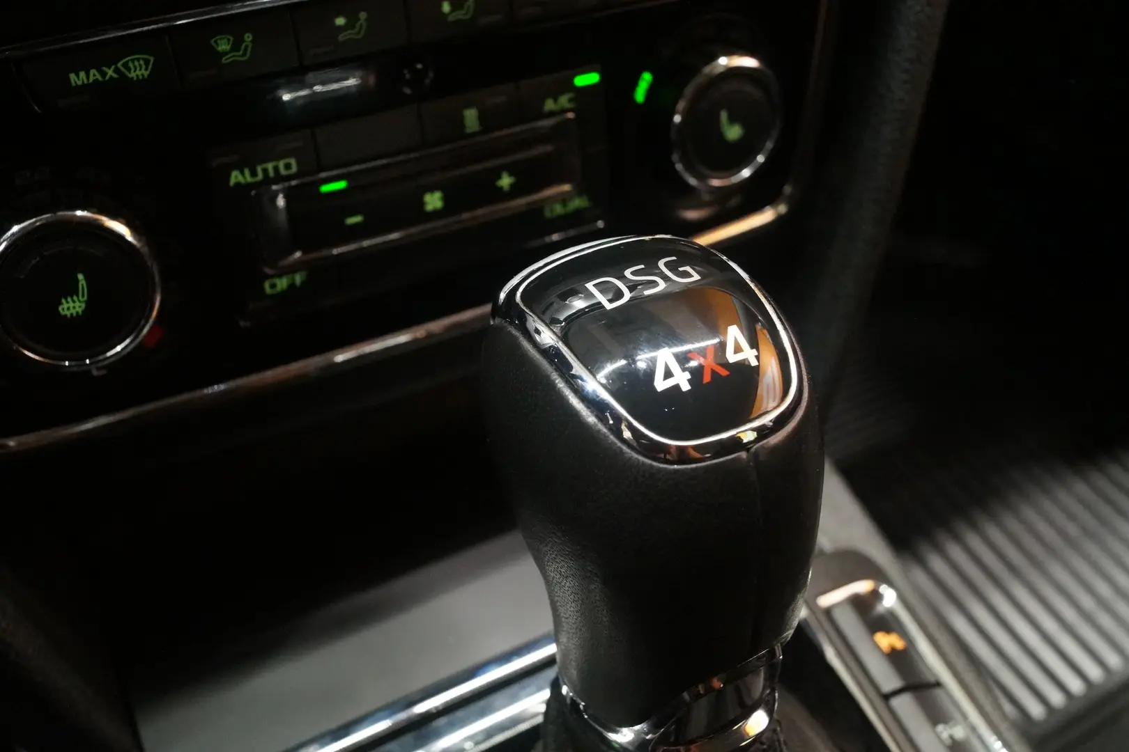 Car Image - 2lvbaMlJa7UQGutyKdhT8W
