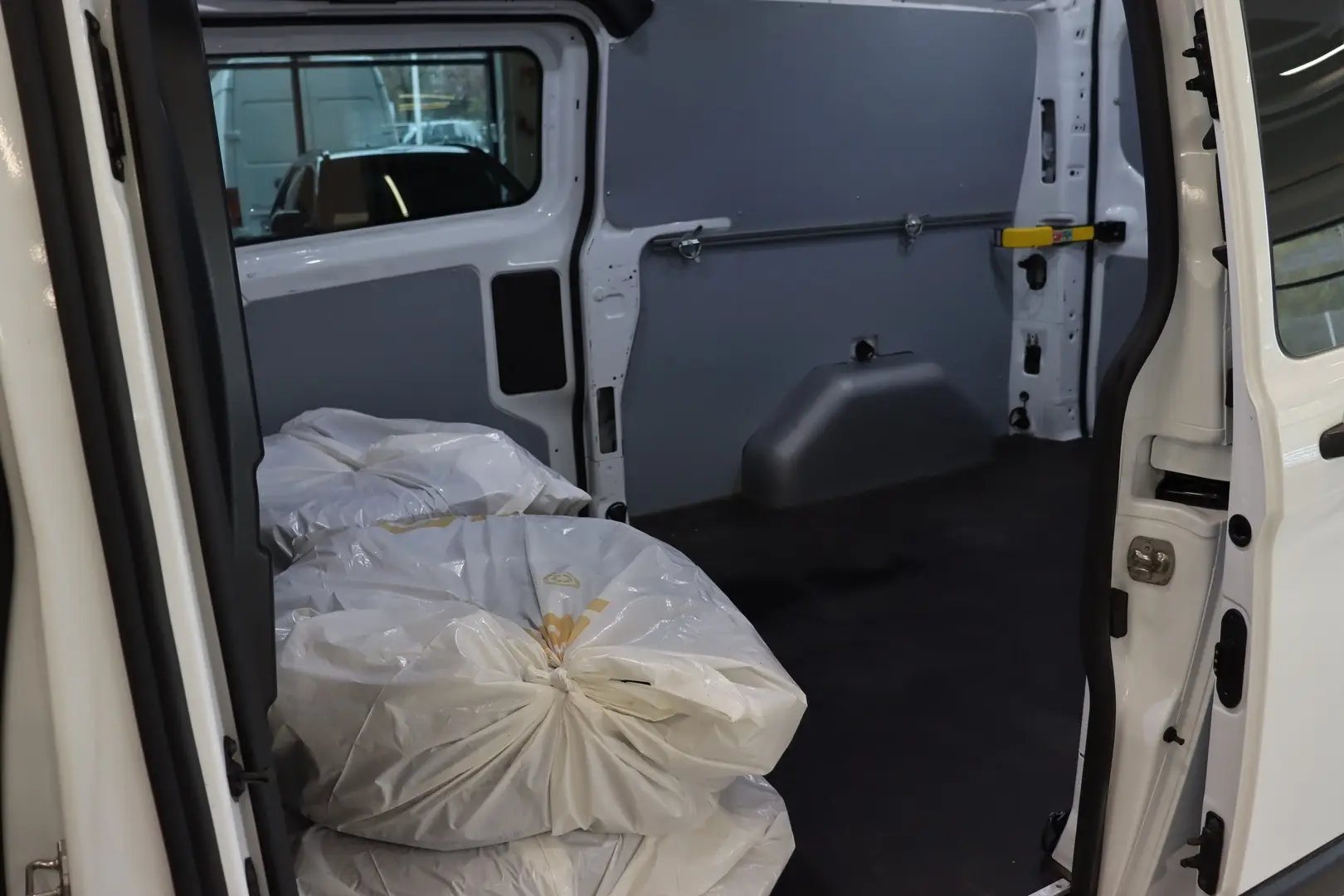 Car Image - 5P5tDsxSnjLXmmbScIv4Lg