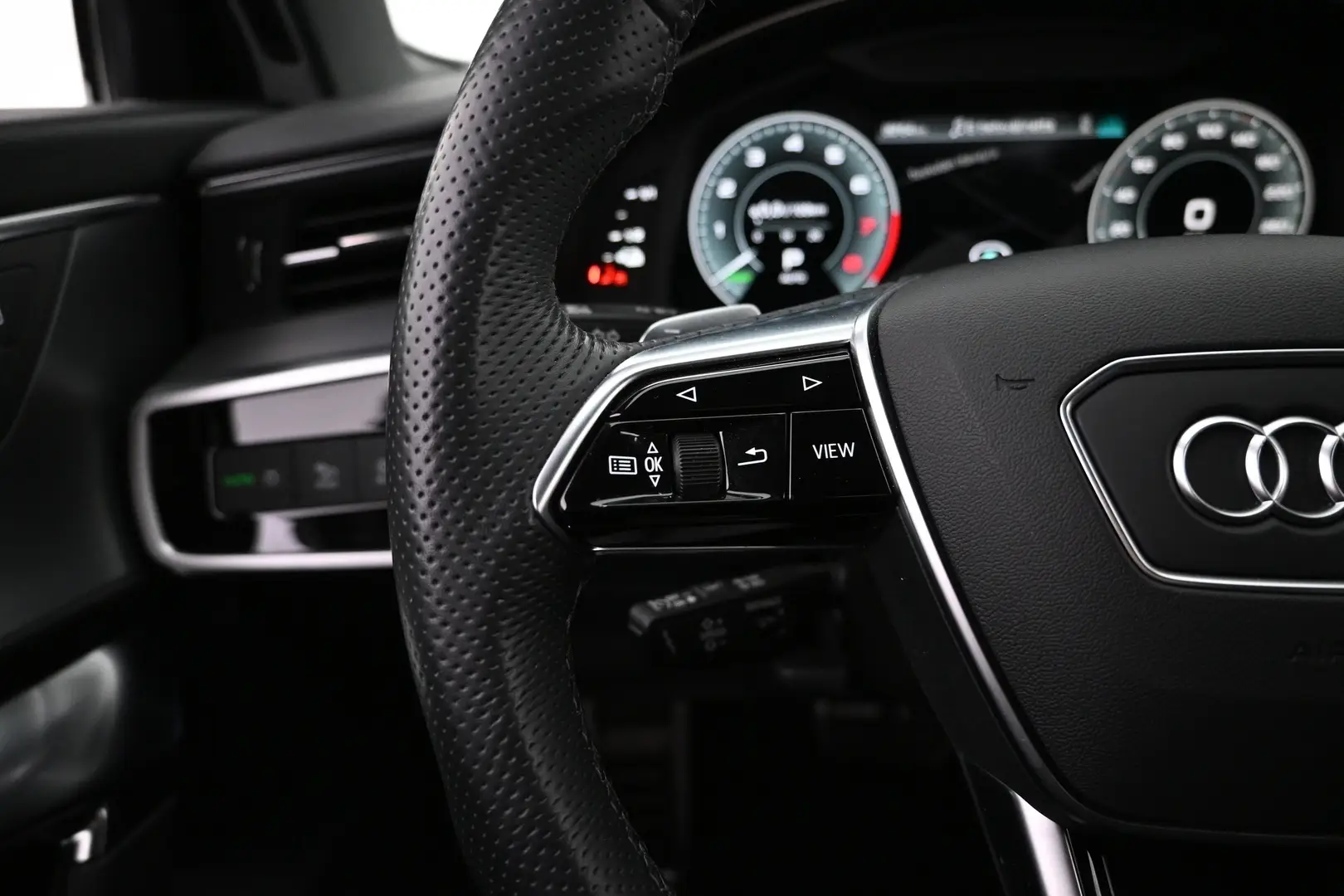 Car Image - 6yLeJR5cqTT8aHlxeuHXbr