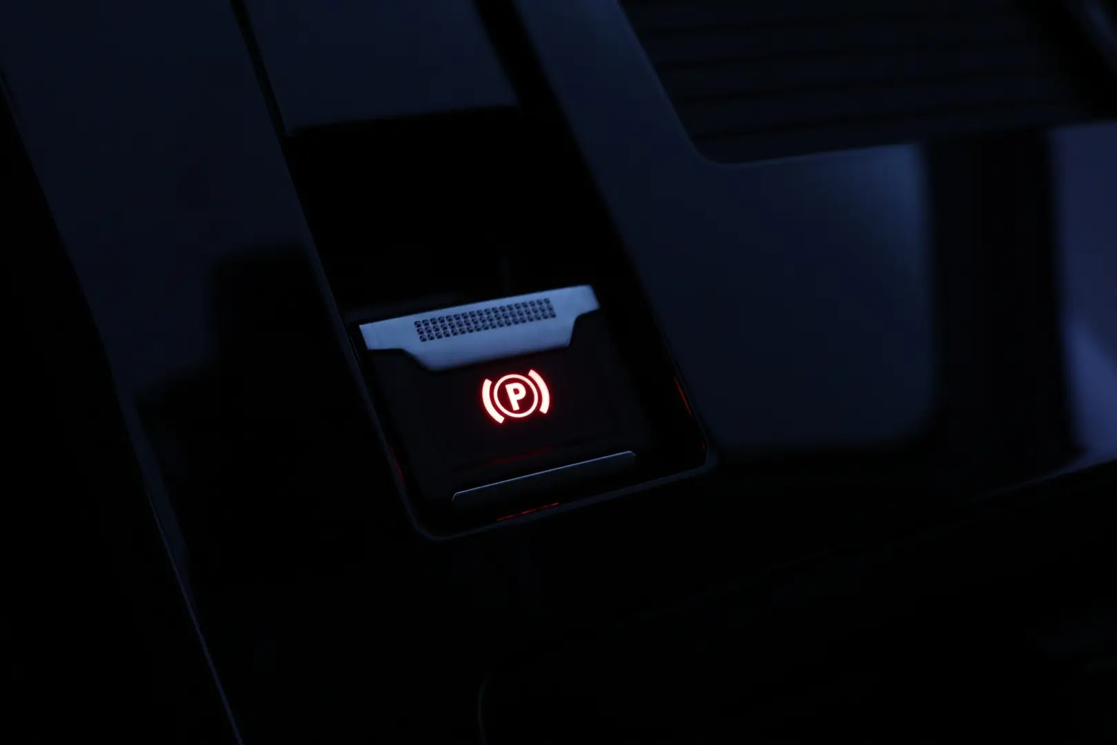 Car Image - 2I1DUYIHXgcXezyGhc7NFO