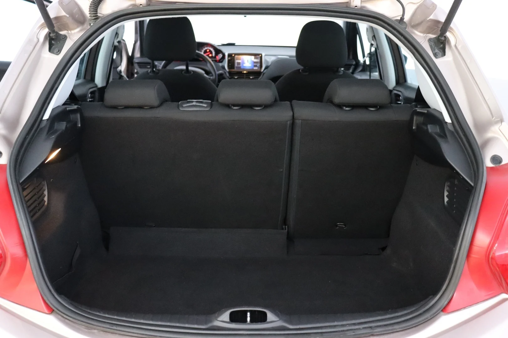 Car Image - 2E029bxfoczV2KDWiZSP5R