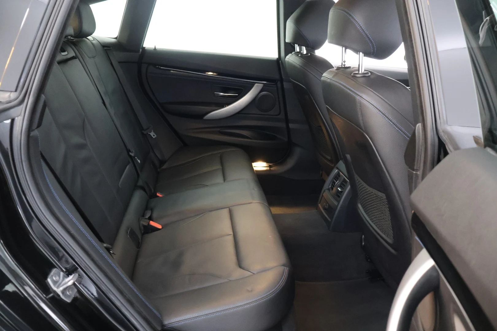 Car Image - 5ekTH3NGreKKGKz2HnoyQv
