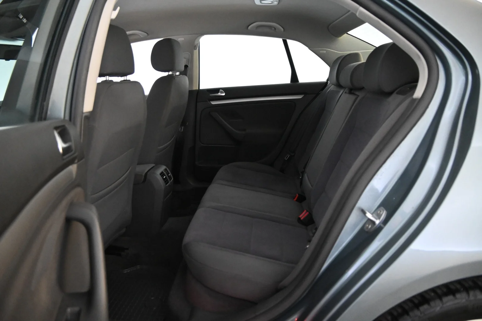 Car Image - 1NiIVaraT8eMsbV7UgXMRC