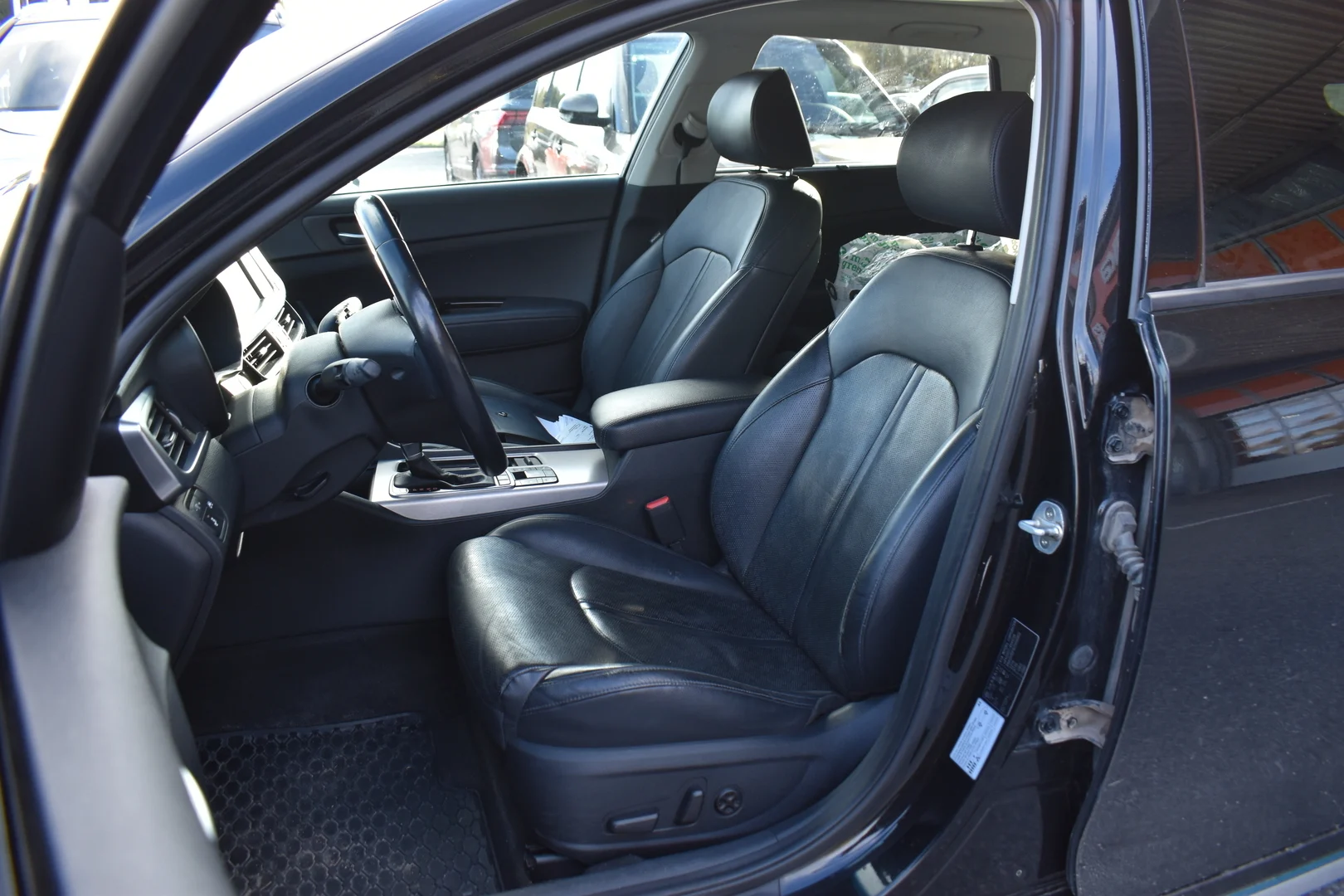 Car Image - 6U0HK4SNb2wy60MoHs4Pcz