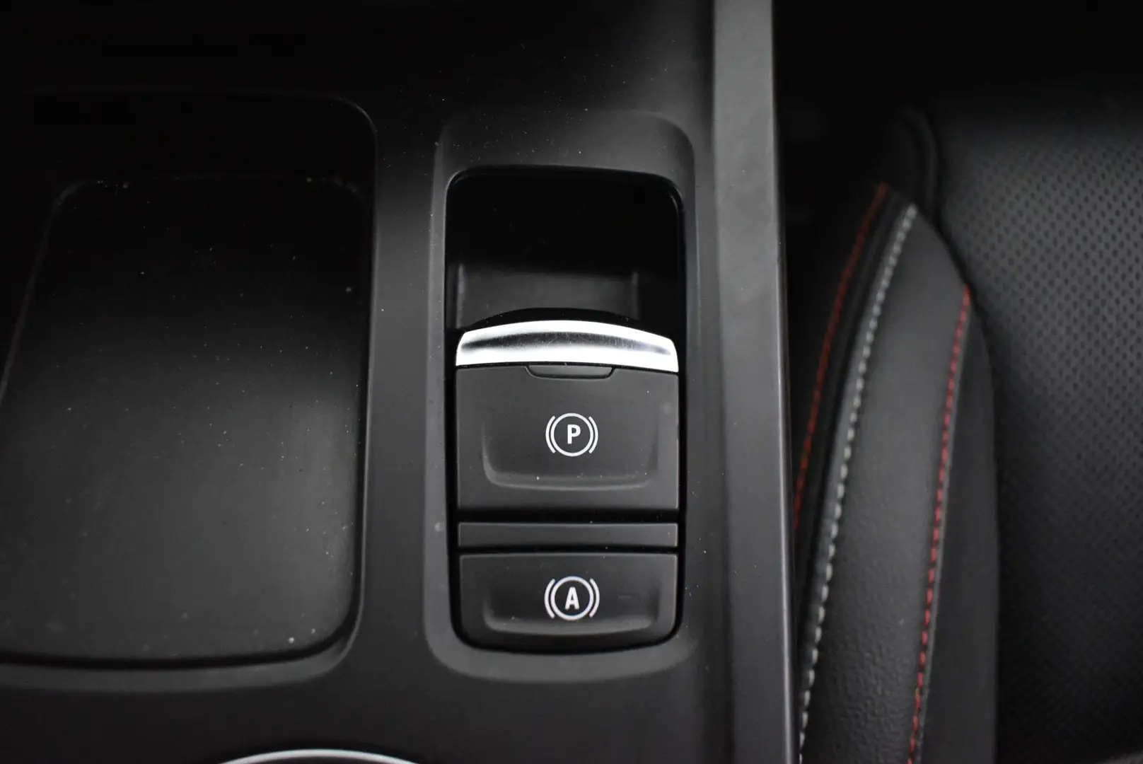 Car Image - 4E2Yx29YA9EcljVcLwJVe5