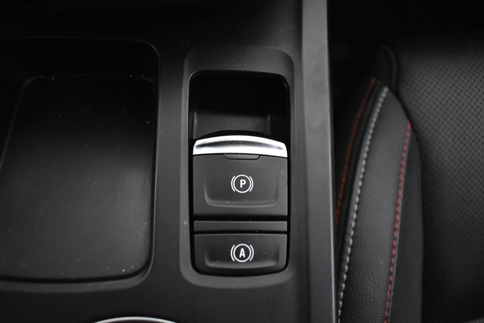 Car Image - 4E2Yx29YA9EcljVcLwJVe5