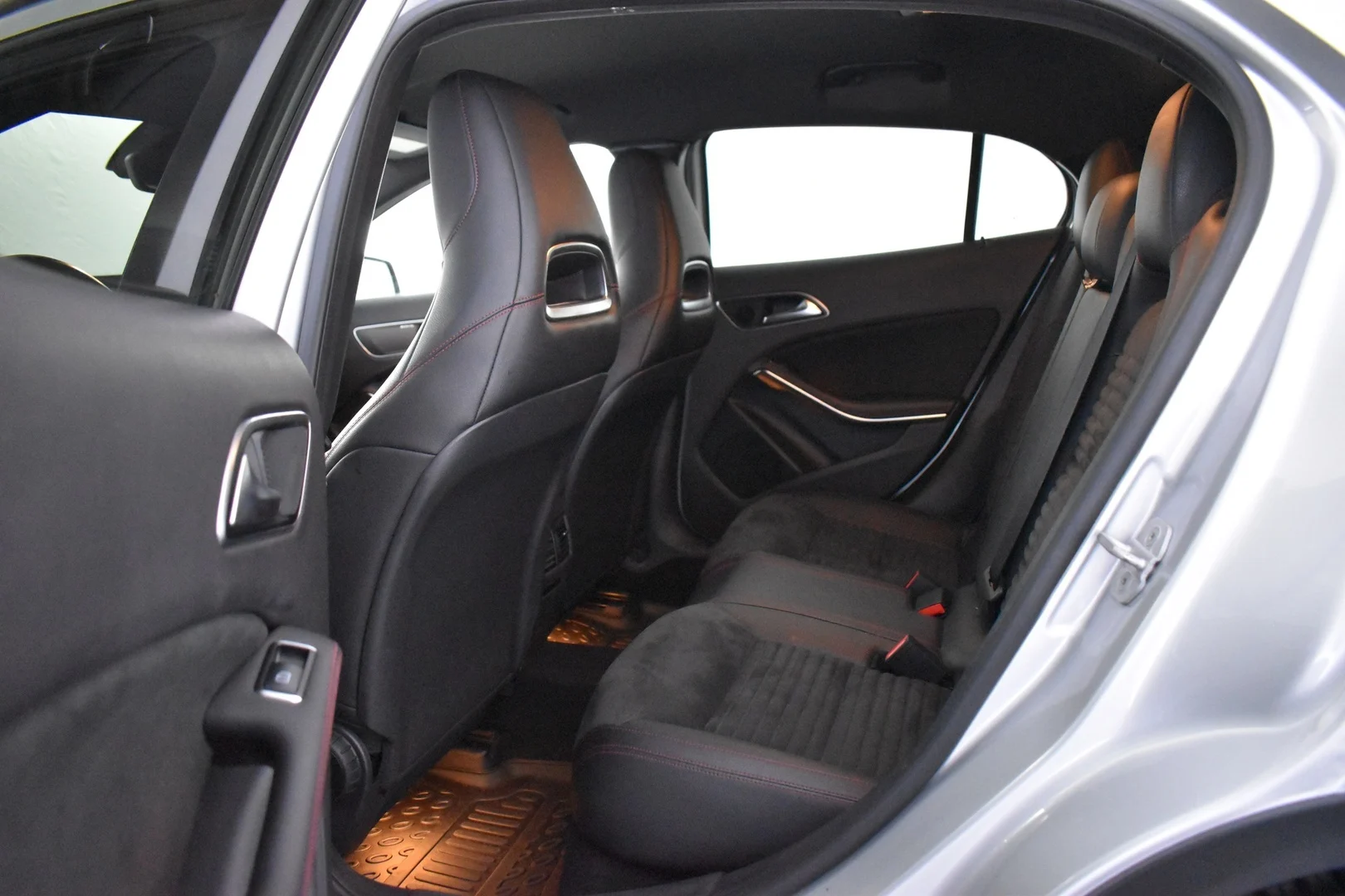 Car Image - zd1DxrxUQhIjUxFU8OS06