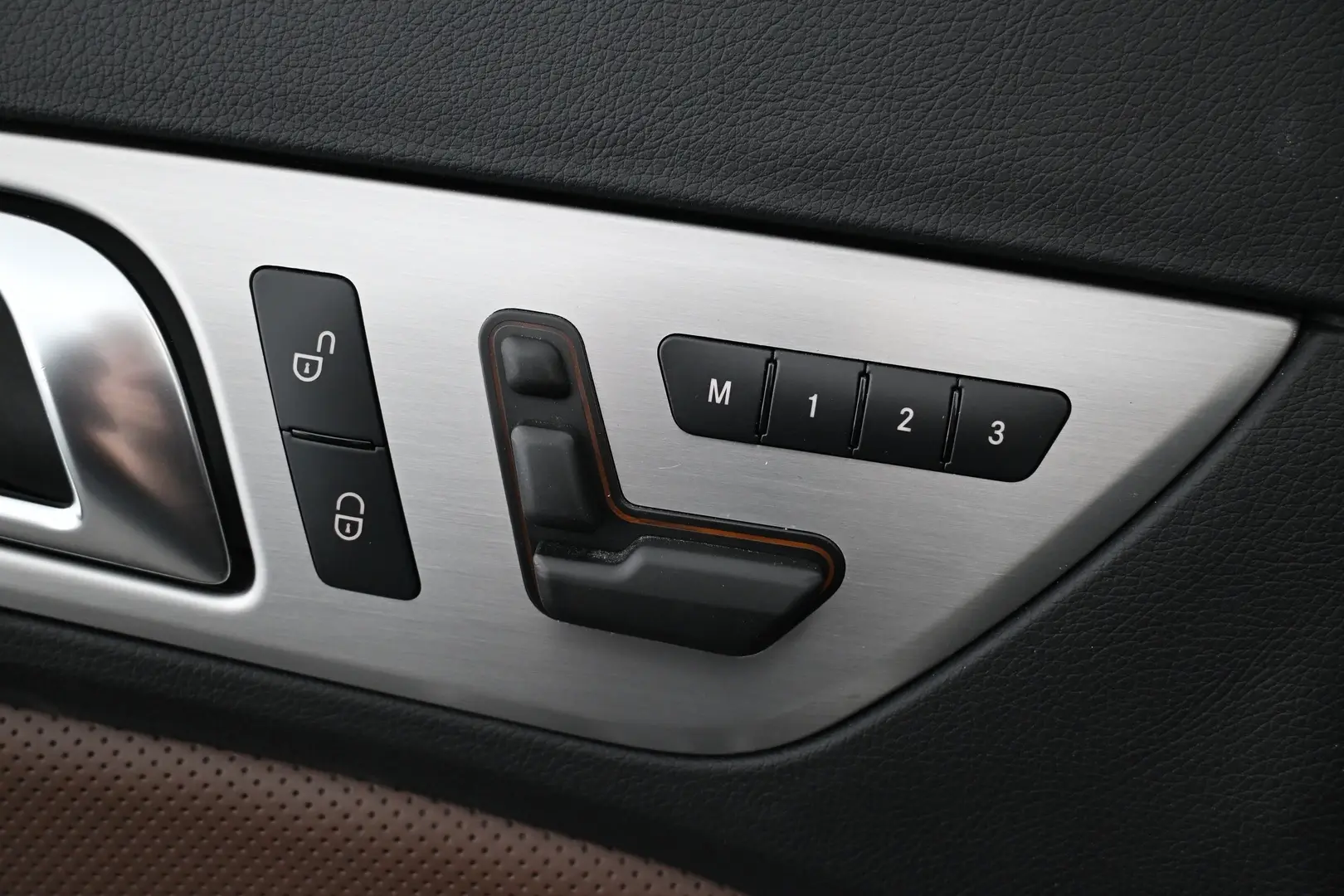 Car Image - 2hdfZvKU2KWDXYLrg5gasz
