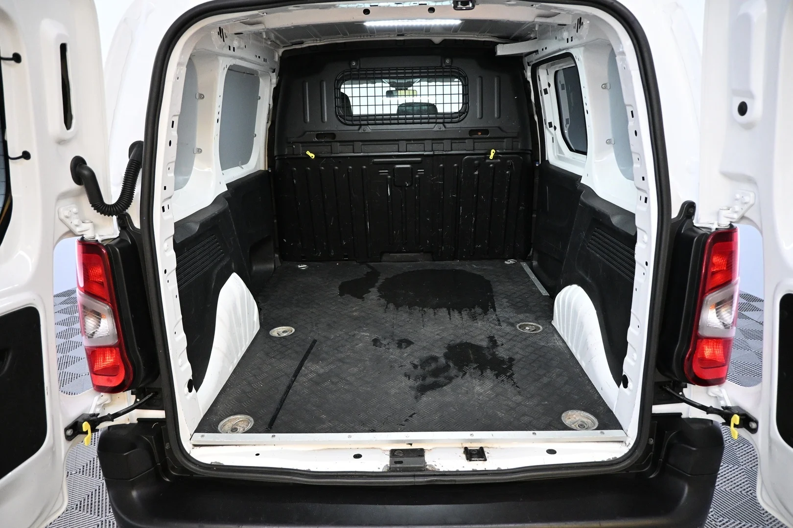 Car Image - 11jq7NfPVbdy8AlQojX4xy