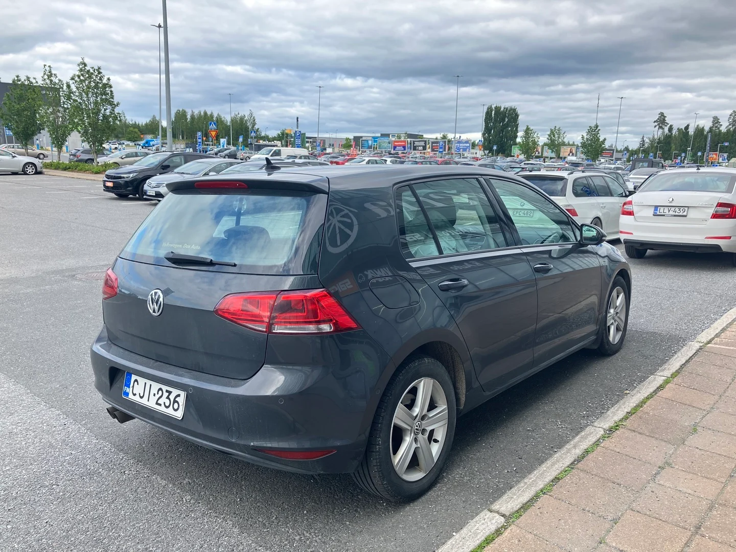 Car Image - 23BzdvCuhUvaw6zq0nLQFH