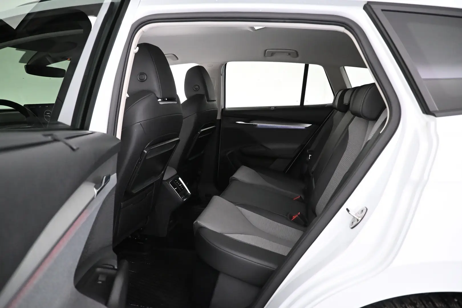 Car Image - 3I8aSDsIEcR9ZxqI6uGpyY