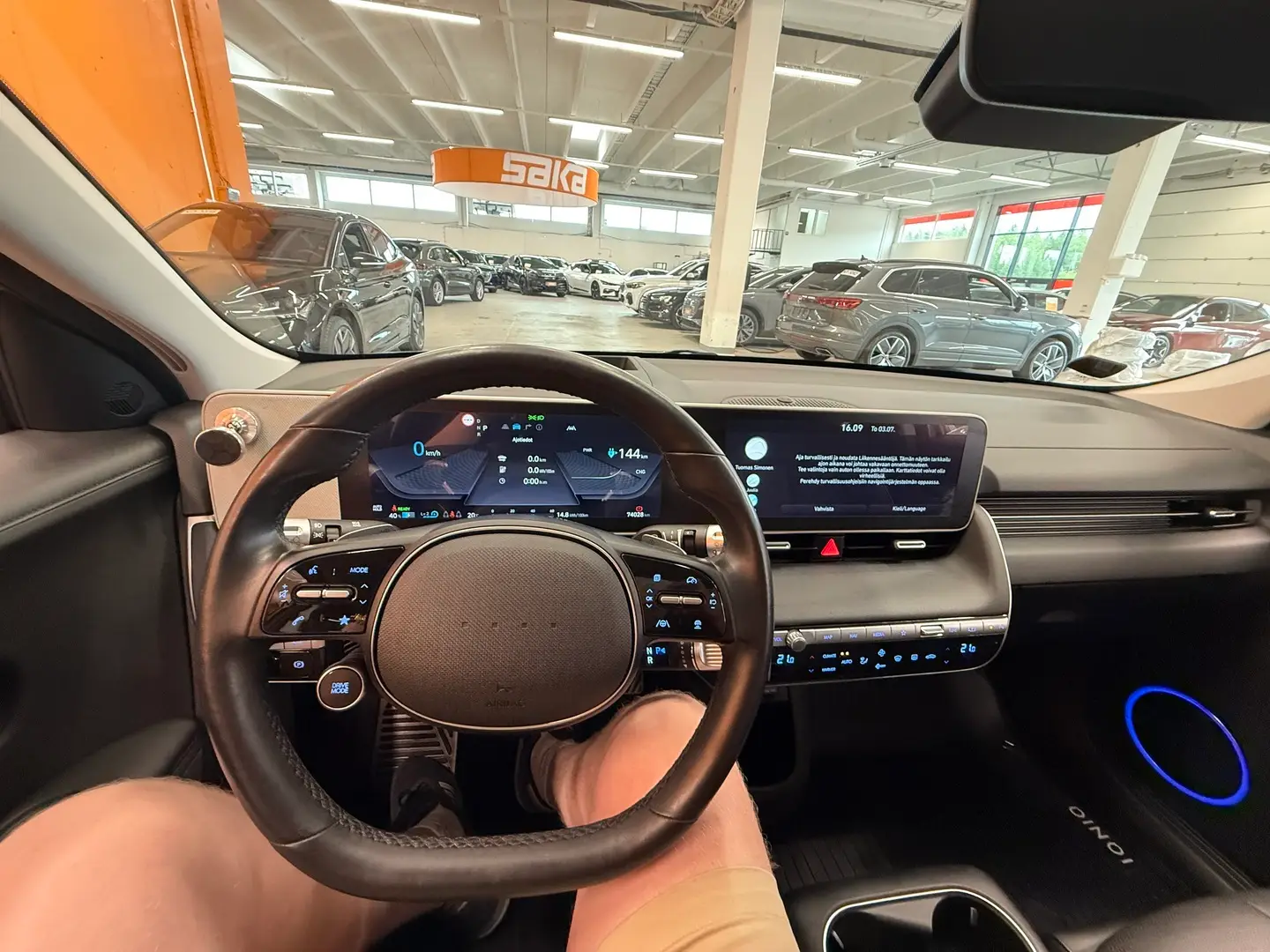 Car Image - 6R8z4dfygPyaJ0pEZnoDDS