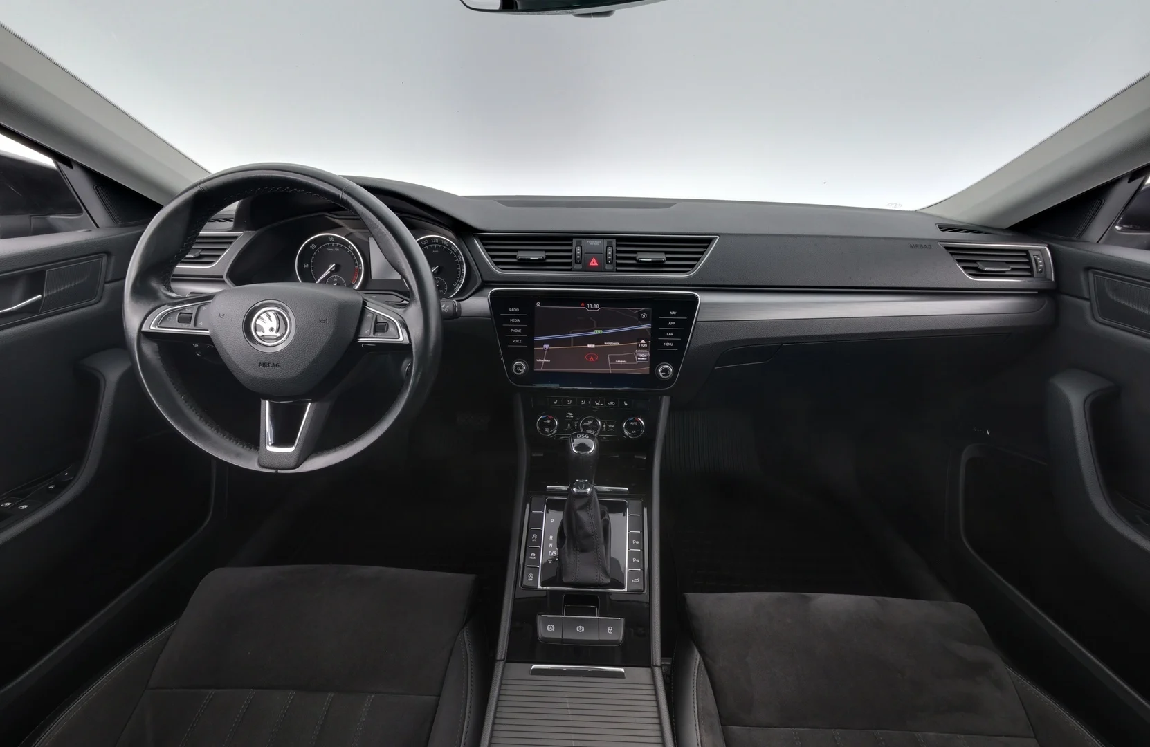 Car Image - XFqPcnxTenJJxIBYXoLVR
