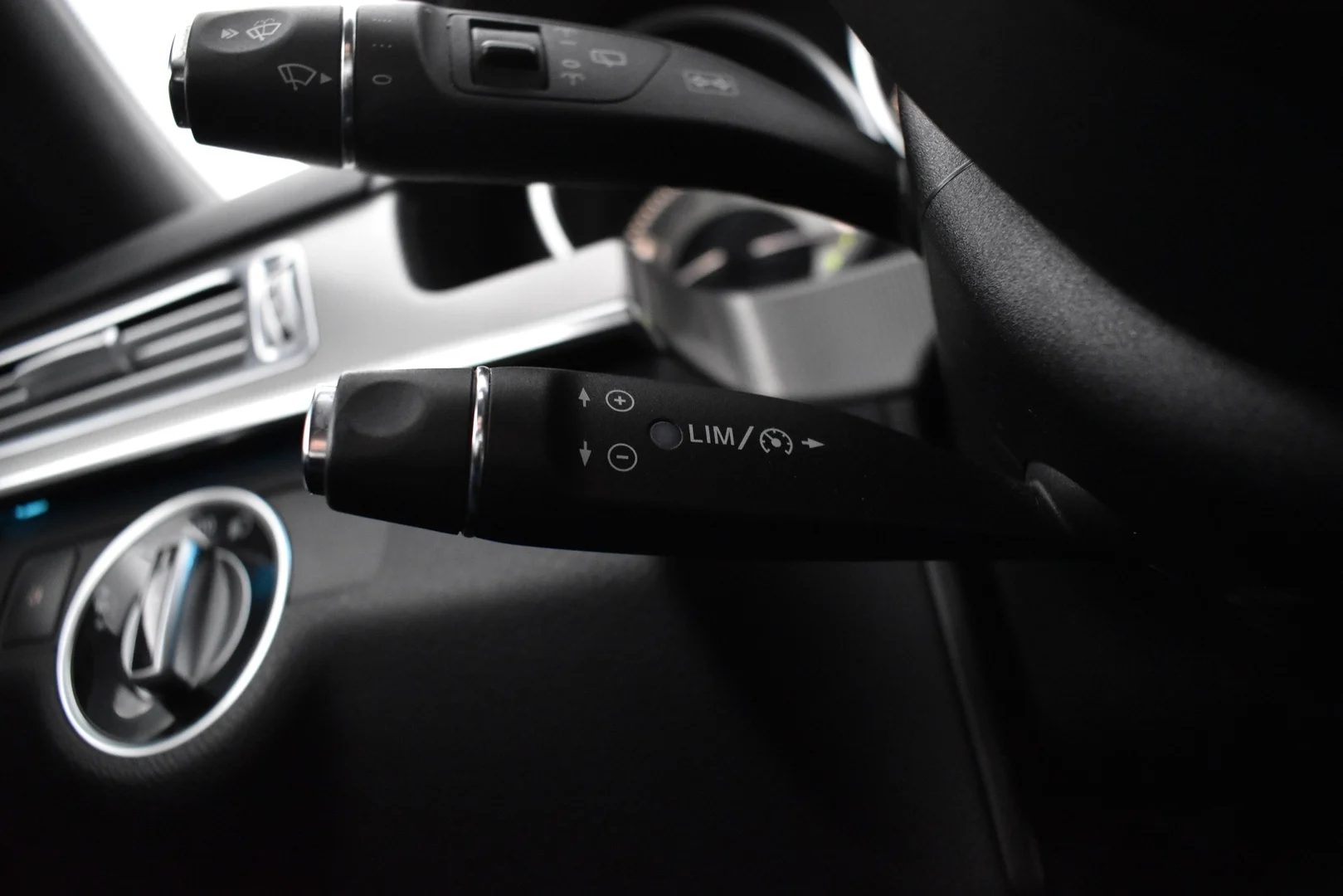 Car Image - 1fm9tUvYImH1j5zyKV6nGX