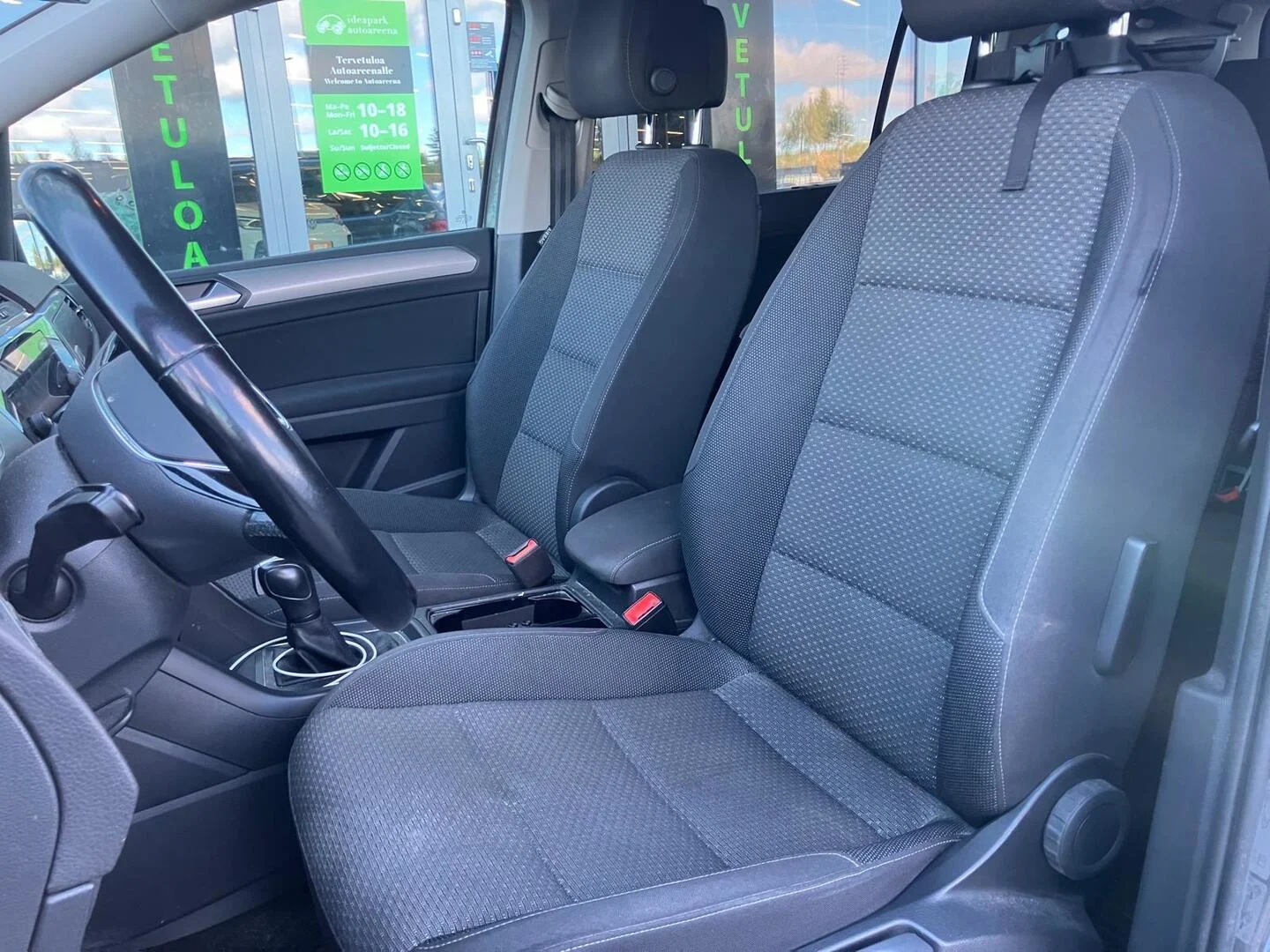 Car Image - 1pqSGqMlUfuqT005SVcn1x