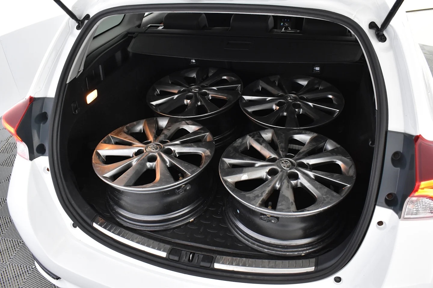 Car Image - 6aSoo8gPivWEXOtHK2565j