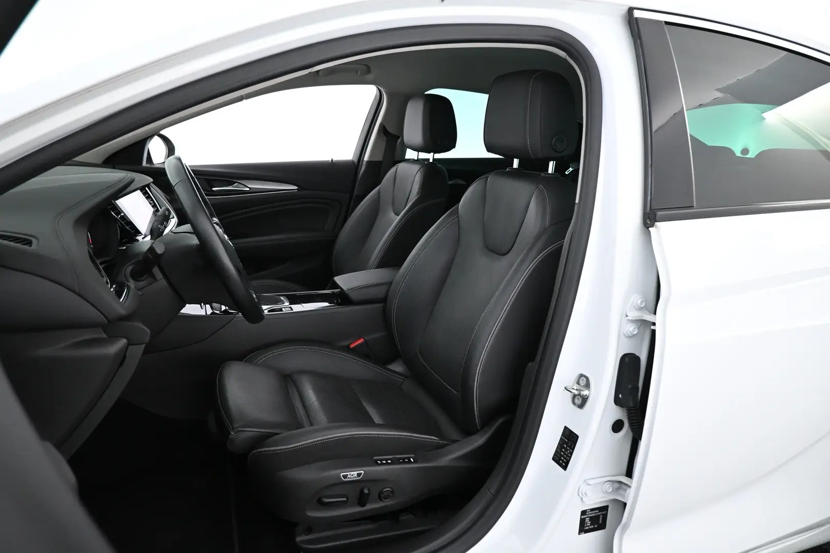 Car Image - 6MJZPX6hYf1m4eT5D9czAu