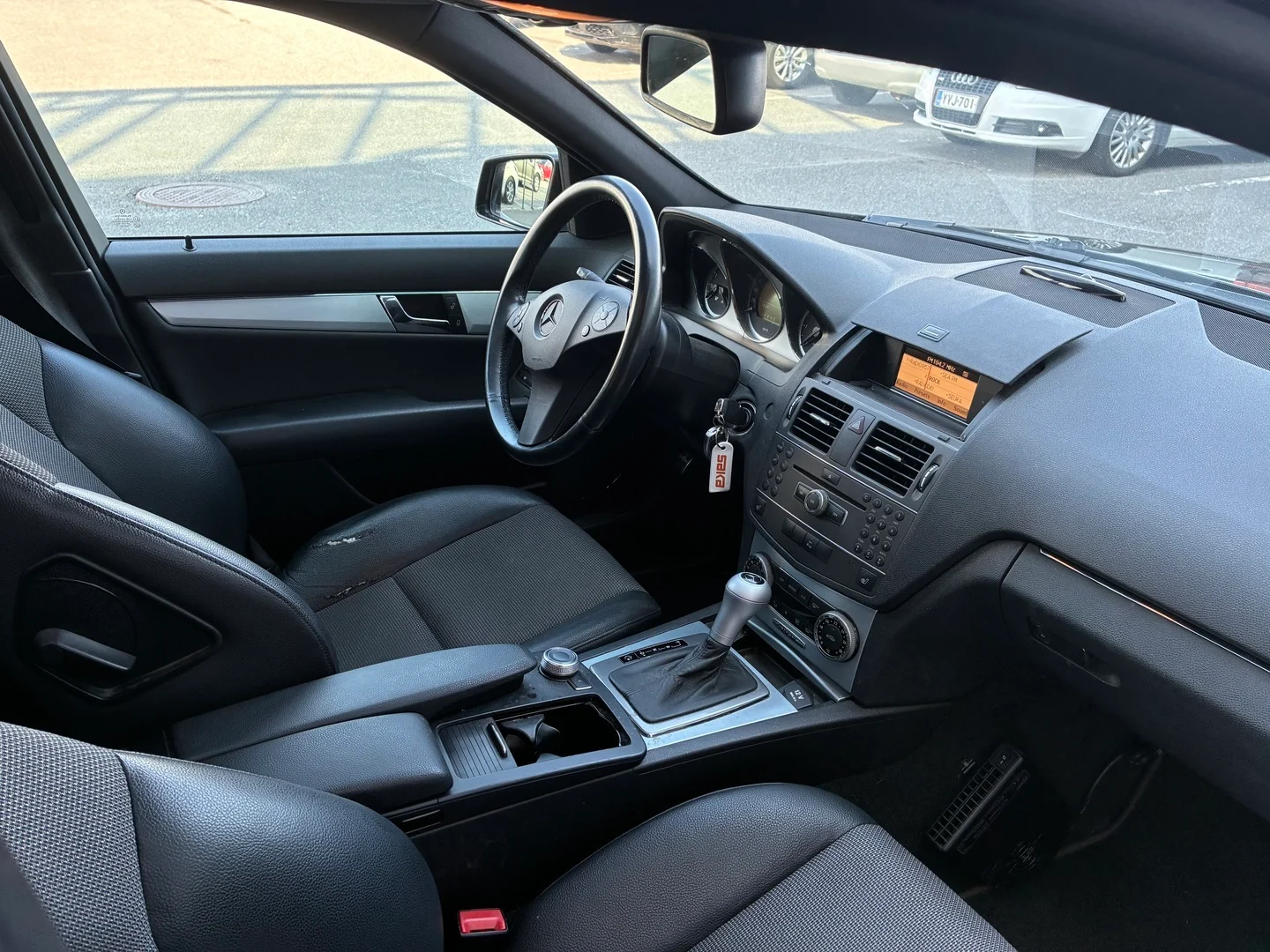Car Image - 44ZbySEl7xmF8zj8t18bZp