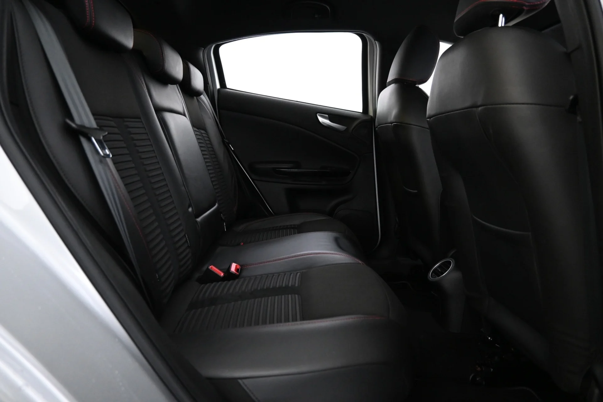 Car Image - tG6IkYX9dTw1M82Vvjk5x