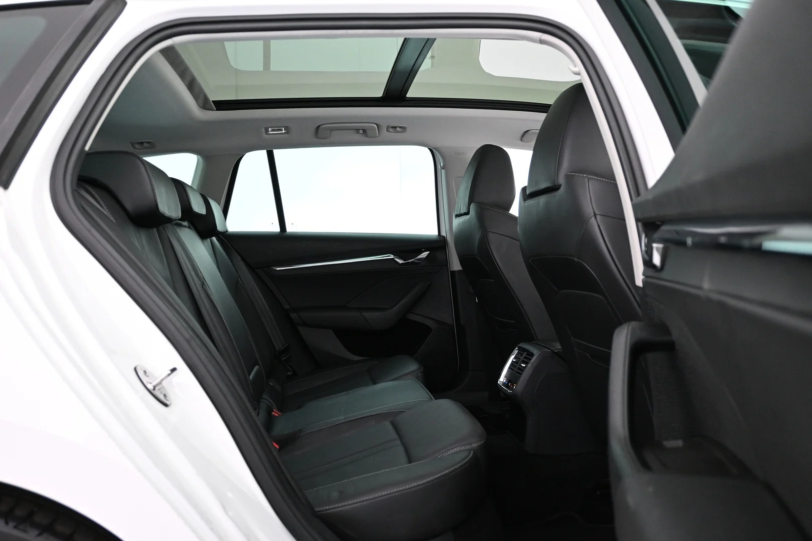 Car Image - 4Fwto4ynIOEyyqM6tQjU4k