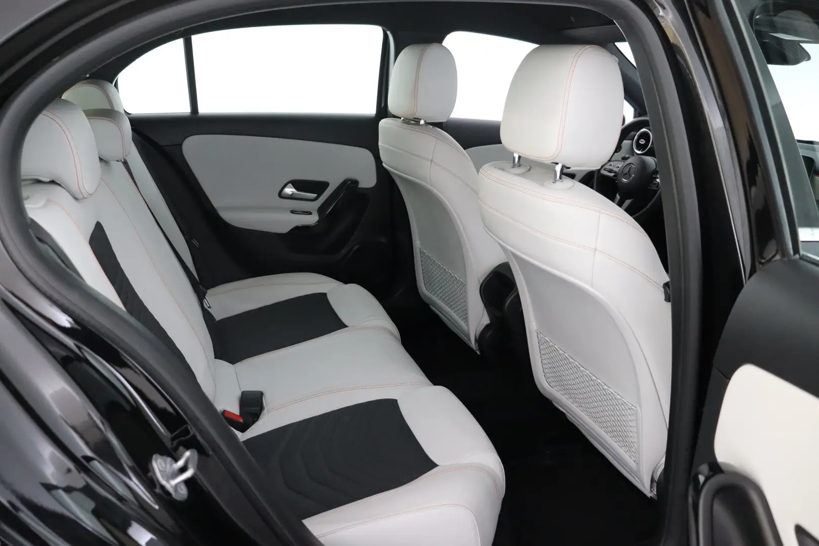 Car Image - 25bDwhlmVnhVu0WKUe7xkP