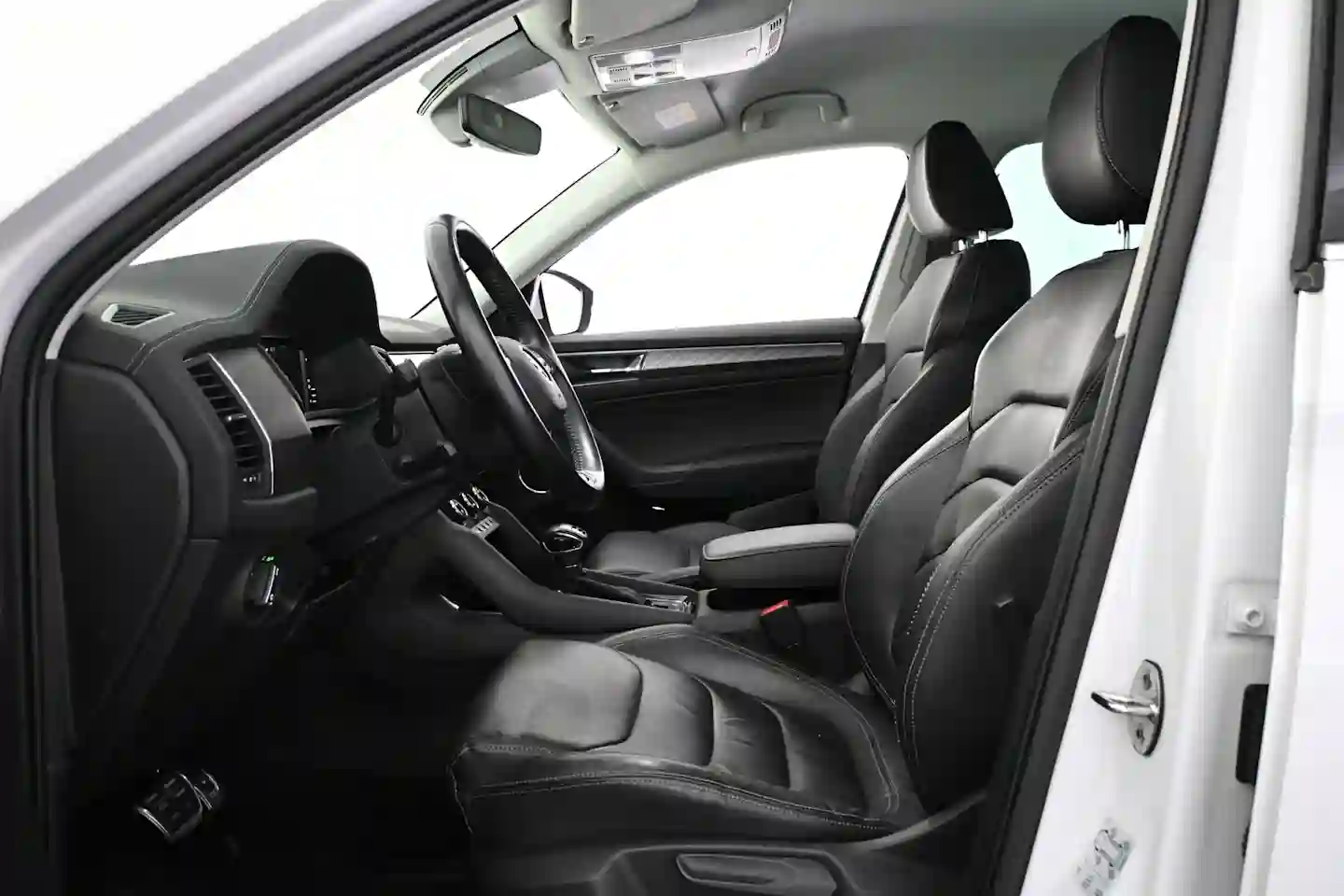 Car Image - 4LuozmvvtmWl5uv7Nd94Iz