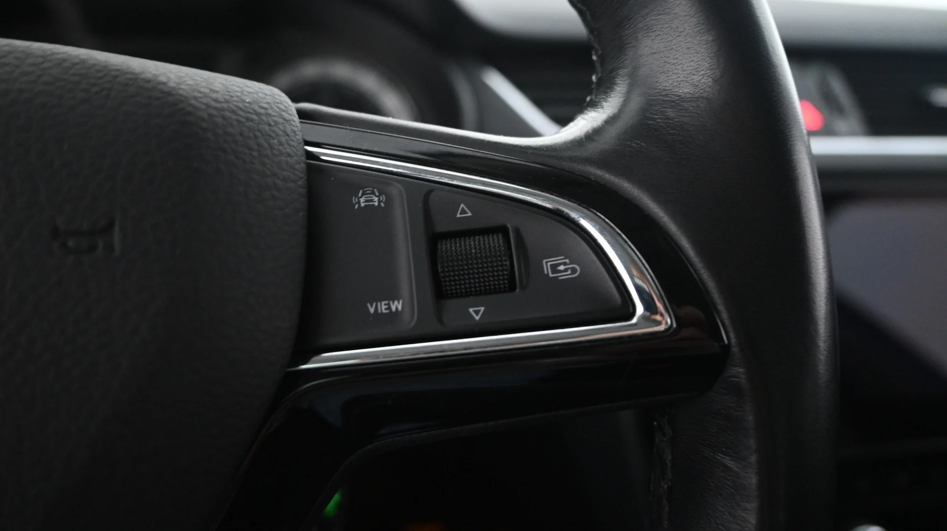 Car Image - 49PHEQyrW5orL3YQSCcl1v