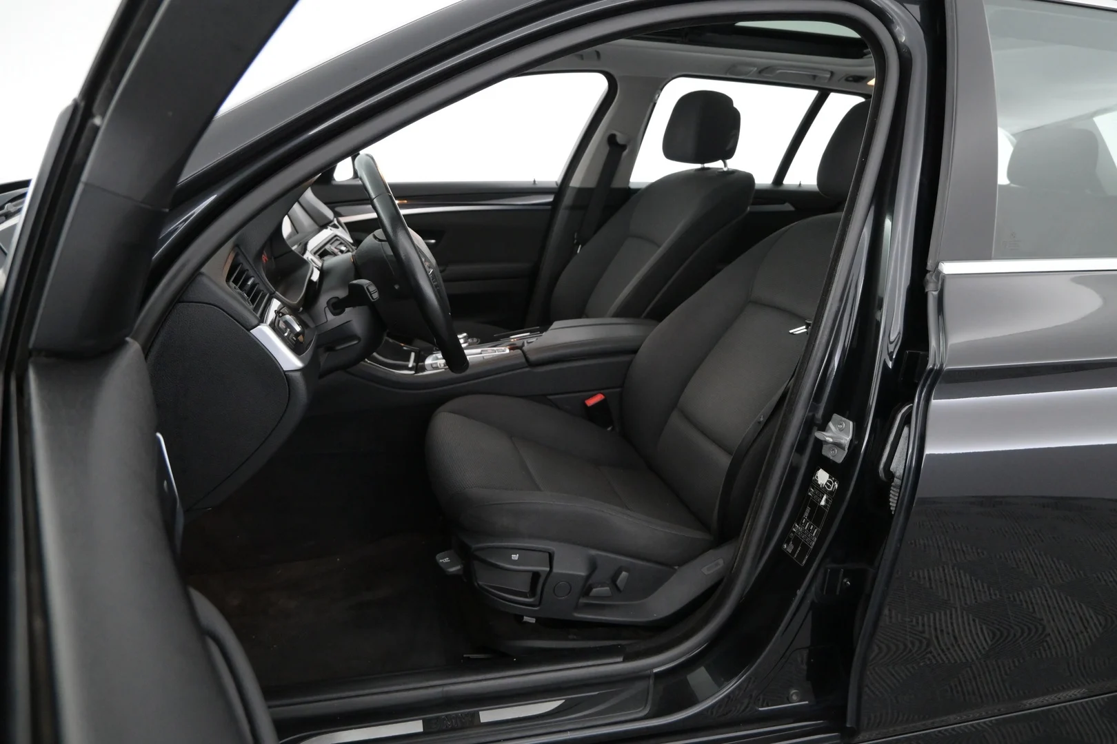 Car Image - 5m7h64mworLUtoMuoSxaGp