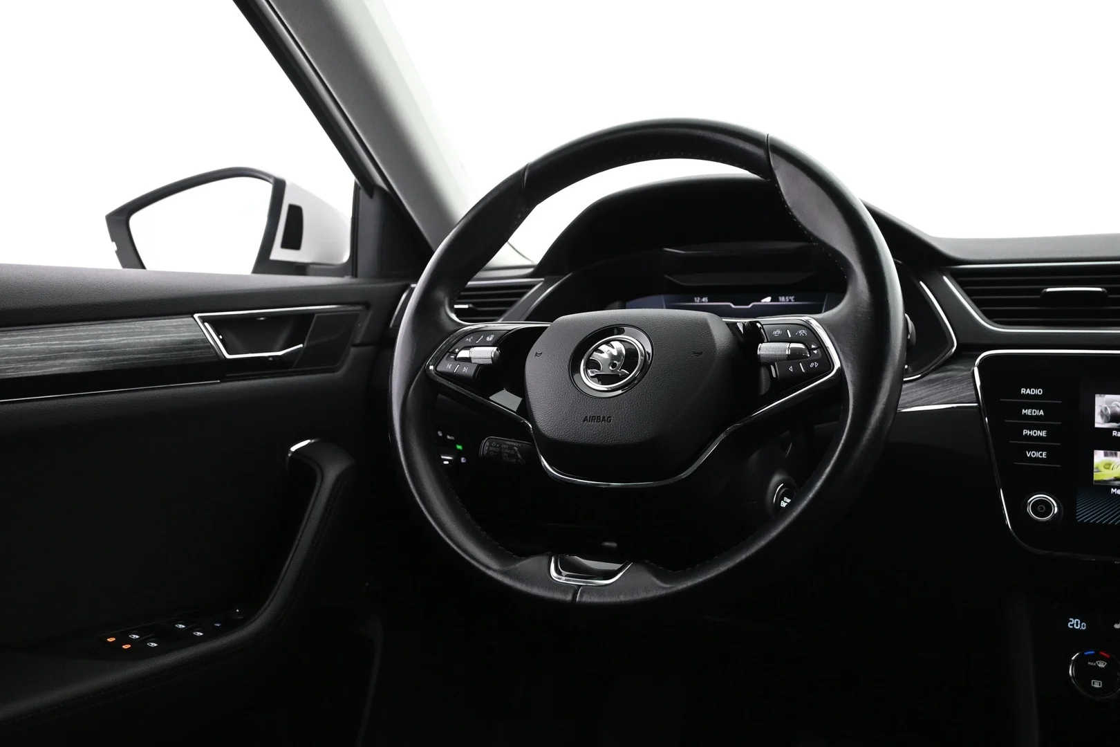 Car Image - 1hTWXRO9i0JH1CttTJJFt3