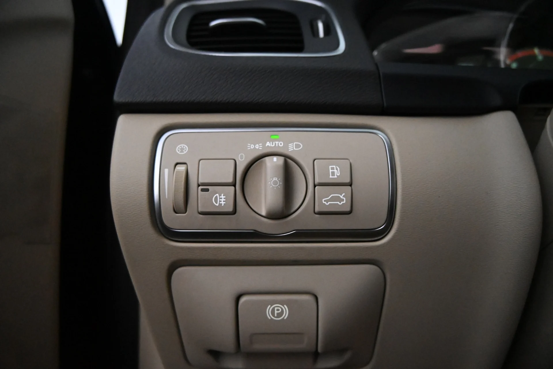 Car Image - 7wqgfSHWiUUaR7gpEcrEqX