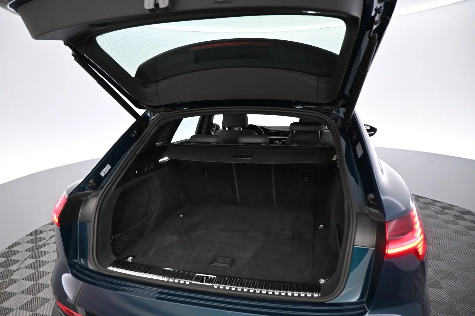 Car Image - 2YCRTGmSpT41jf5K9vQIAt